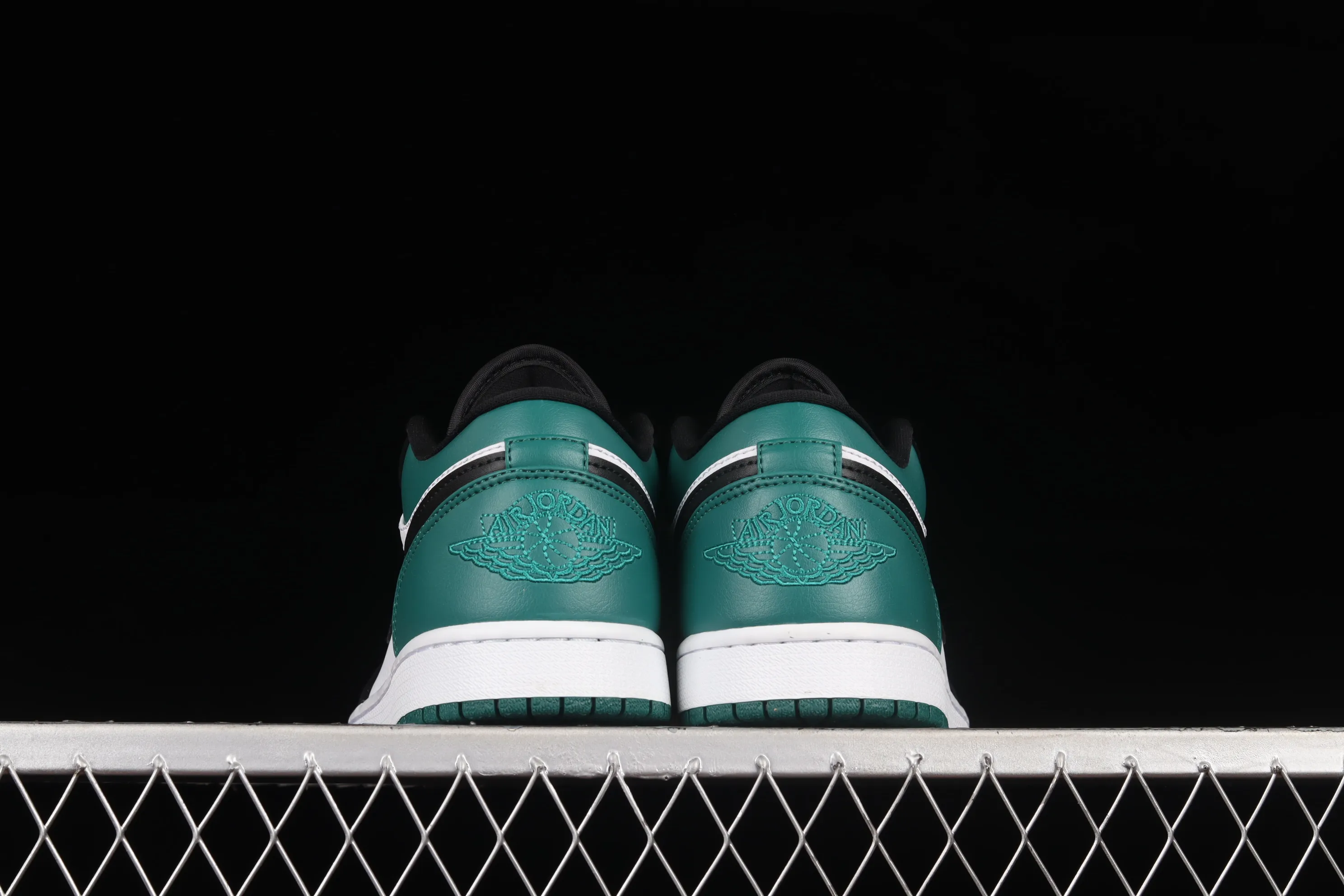 All categories Air Jordan Jordan series basketball shoes Air Jordan 1 Low G version pure original Air Jordan 1 Low AJ1 Joe 1 black and green toe low-top cultural basketball shoes 553558-113